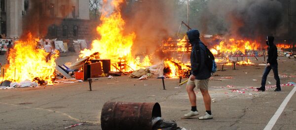 Горящие палатки активистов Антимайдана на Куликовом поле у Дома профсоюзов в Одессе - Sputnik Абхазия