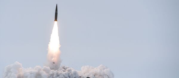 Пуск баллистической ракеты ОТРК Искандер-М с полигона Капустин Яр Пуск баллистической ракеты ОТРК Искандер-М с полигона Капустин Яр - Sputnik Абхазия