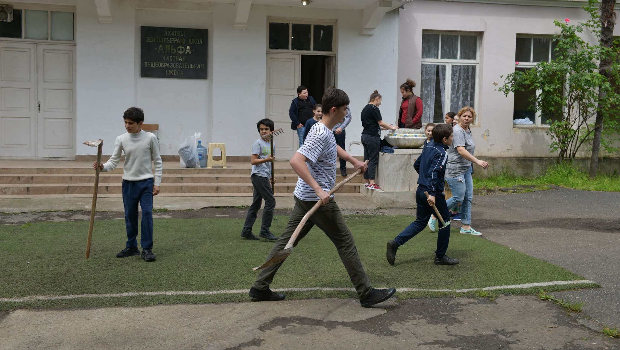 Три новых адреса: как приютили погорельцев из сухумской школы №2 -  04.05.2019, Sputnik Абхазия