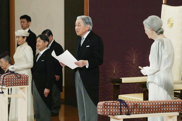 Император Японии Акихито во время ритуала Taiirei-Seiden-no-gi на церемония отречения в Императорском дворце в Токио, Япония - Sputnik Абхазия