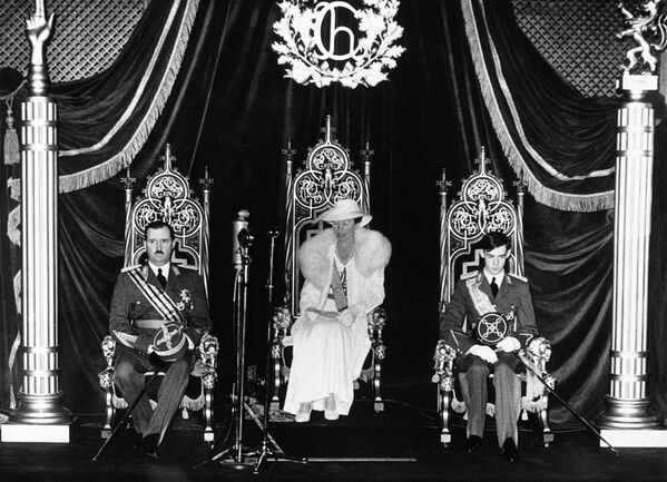Принц Феликс Люксембургский, великая герцогиня Люксембурга Шарлотта и принц Жан на торжественном заседании парламента, 23 апреля, 1939  - Sputnik Абхазия