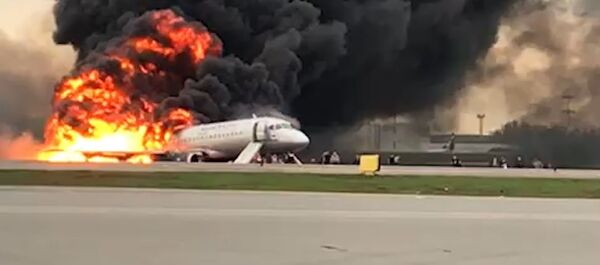 В Шереметьево загорелся пассажирский самолет: съемка очевидца - Sputnik Абхазия