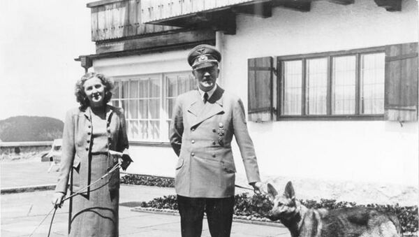 Адольф Гитлер и Ева Браун, 1942 год - Sputnik Абхазия