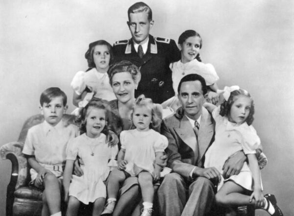 Сомнений, что это Гитлер, не было: история минского патологоанатома Сомнений, что это Гитлер, не было: история минского патологоанатома - Sputnik Абхазия