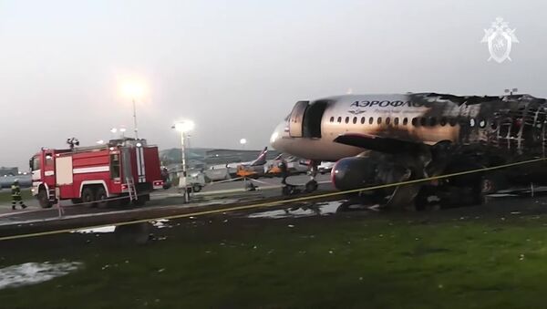 Следственные действия на месте аварийной посадки самолёта в аэропорту Шереметьево - Sputnik Абхазия