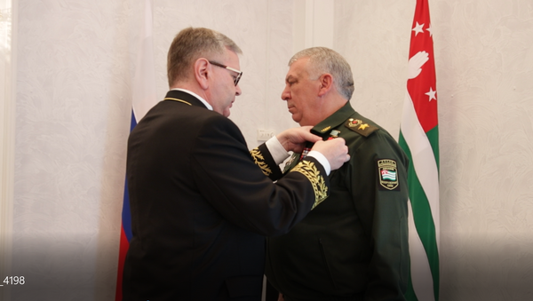 Мираб Кишмария награжден орденом Александра Невского - Sputnik Абхазия