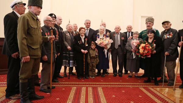 Президент Республики Абхазия Рауль Хаджимба встретился с ветеранами Великой Отечественной войны 1941-1945 годов. - Sputnik Абхазия