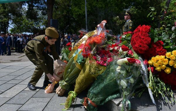 Митинг у памятника Неизвестному солдату в День Победы в ВОВ, 9 мая 2019 - Sputnik Абхазия