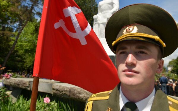 Митинг у памятника Неизвестному солдату в День Победы в ВОВ, 9 мая 2019 - Sputnik Абхазия