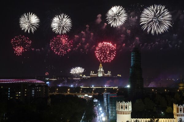 Праздничный салют в честь Дня Победы в Москве  - Sputnik Абхазия