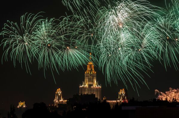 Праздничный салют в честь Дня Победы в Москве - Sputnik Абхазия