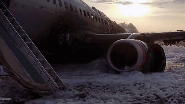 Самолет авиакомпании Аэрофлот Superjet 100, вернувшийся во время рейса Москва - Мурманск в аэропорт Шереметьево из-за возгорания на борту - Sputnik Абхазия