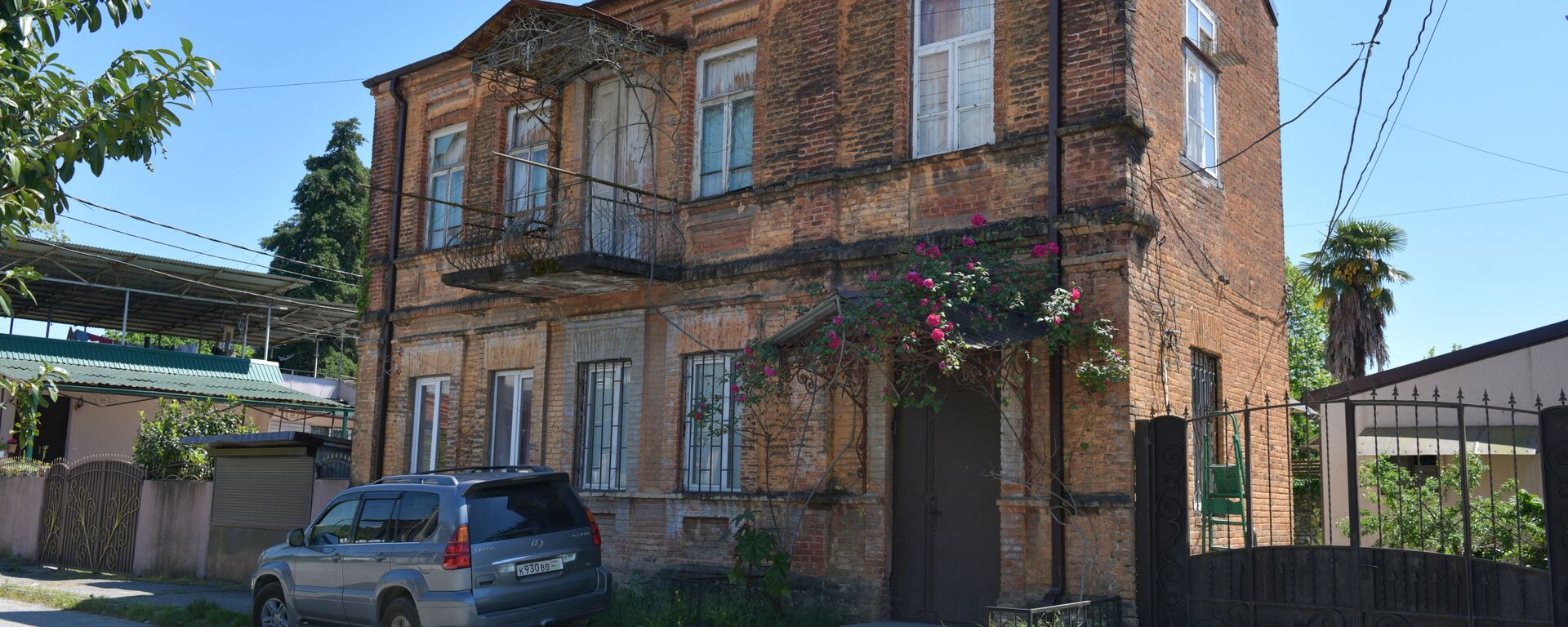 Дом фазиля Искандера по улице 4 марта - Sputnik Абхазия, 1920, 09.10.2023