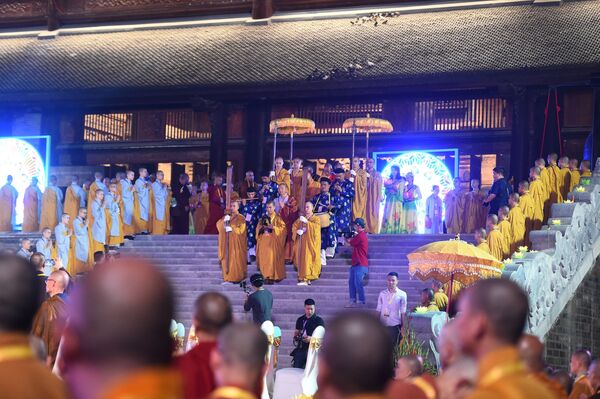Буддисты во время церемонии празднования дня Весак во Вьетнаме - Sputnik Абхазия