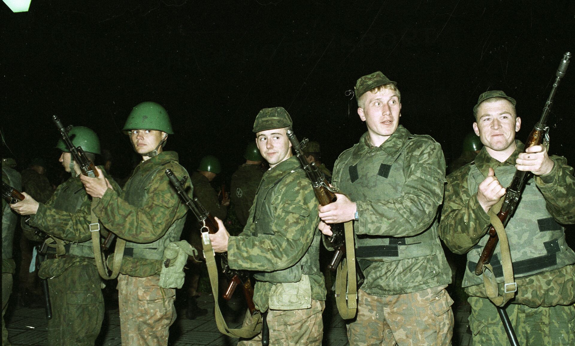 Российские десантники из состава миротворческих сил прибыли в зону конфликта на границе Грузии и Абхазии, 1994 год - Sputnik Абхазия, 1920, 14.05.2022