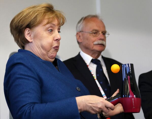 Канцлер Германии Ангела Меркель в “Юниорском университете” в Вуппертале - Sputnik Абхазия
