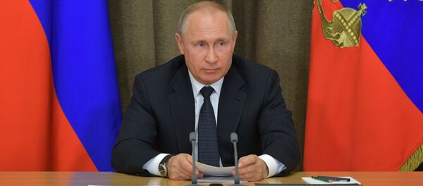 Президент РФ В. Путин провел совещание в рамках серии консультаций с руководством Минобороны РФ и ОПК Президент РФ В. Путин провел совещание в рамках серии консультаций с руководством Минобороны РФ и ОПК - Sputnik Абхазия