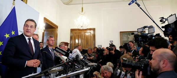 Вице-канцлер Австрии и председатель Партии свободы ФПО Хайнц-Кристиан Штрахе на пресс-конференций в Вене - Sputnik Абхазия