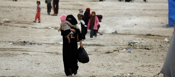 Беженцы из восточного города Дейр-Эззор и Рака. Архивное фото Беженцы из восточного города Дейр-Эззор и Рака. Архивное фото - Sputnik Абхазия