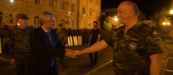 Хаджимба лично поблагодарил правоохранителей Хаджимба лично поблагодарил правоохранителей - Sputnik Абхазия