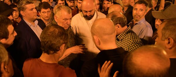 Митинг оппозиционных сил у здания Парламента  Митинг оппозиционных сил у здания Парламента  - Sputnik Абхазия