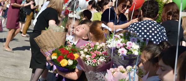 Последний звонок во второй школе  - Sputnik Абхазия