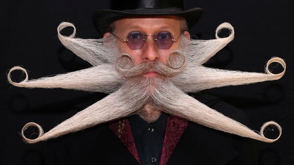 Мужчина на Международном чемпионате бород и усов в Антверпене, Бельгия - Sputnik Абхазия