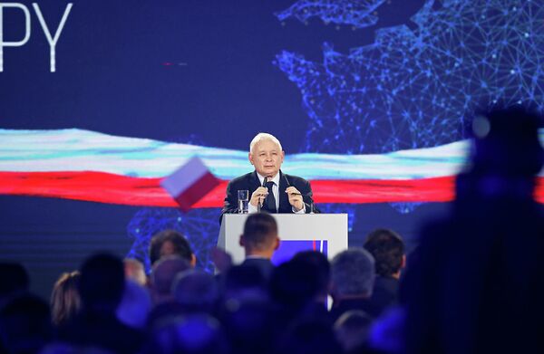 Берлускони и другие друзья Путина: как обновился Европарламент Берлускони и другие друзья Путина: как обновился Европарламент - Sputnik Абхазия