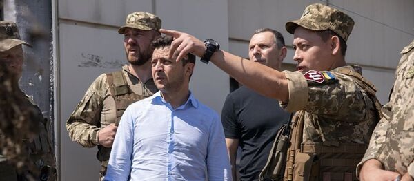 Владимир Зеленский во время визита на Донбас Владимир Зеленский во время визита на Донбас - Sputnik Аҧсны