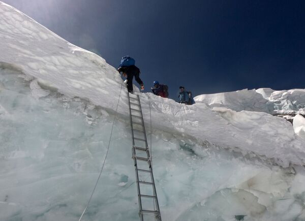 Альпинисты у второго лагеря Эвереста  - Sputnik Абхазия
