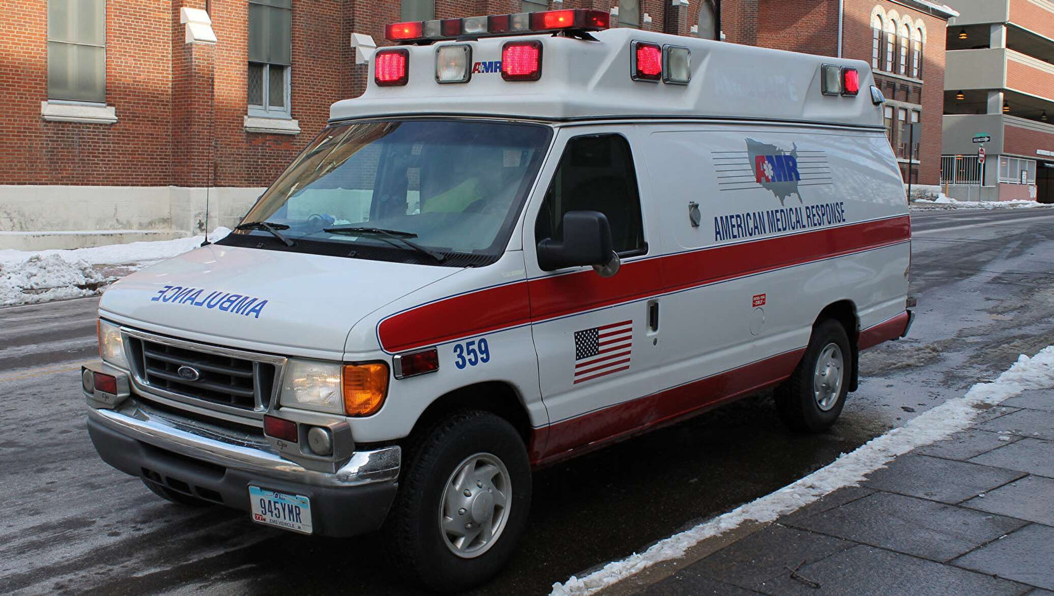 Помощь америке. Машина скорой помощи. Скорая помощь Нью-Йорка. Chevrolet 1990 Ambulance. Куба скорая помощь.