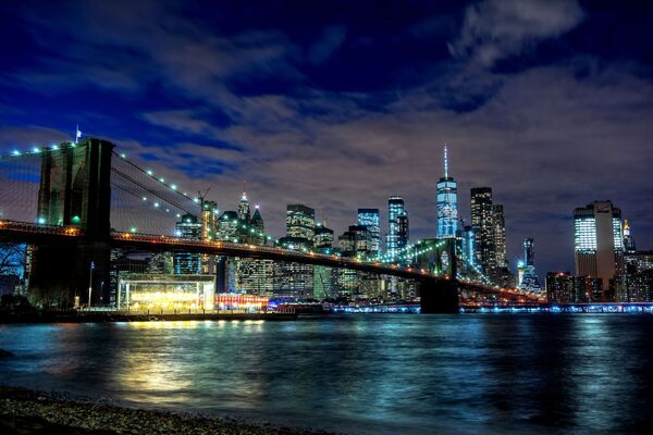 Вид на ночной Нью-Йорк и Бруклинский мост - Sputnik Абхазия