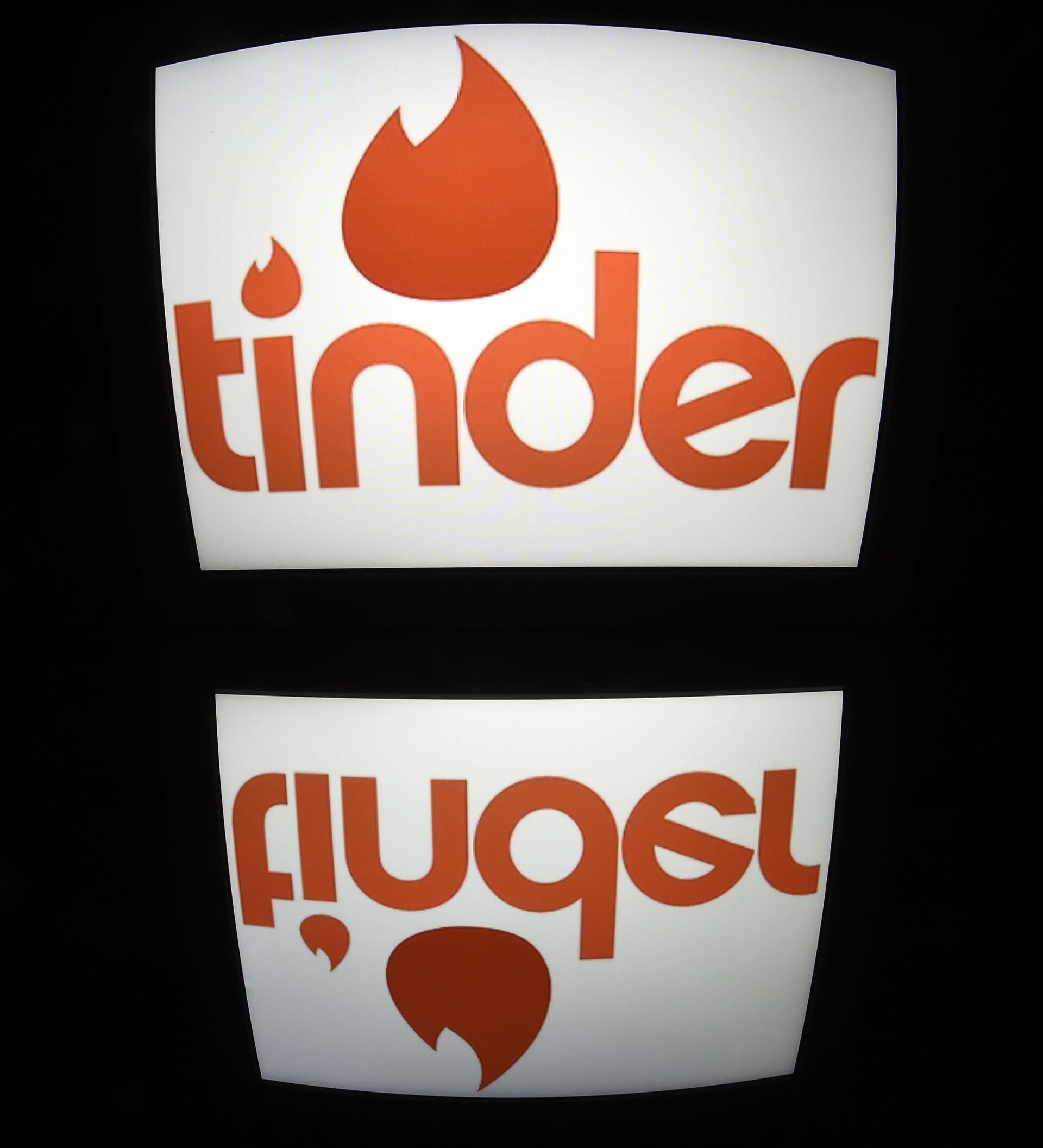 Тиндер москва. Tinder логотип. Тиндер лого. Тиндер пати. Tinder Party Постер.