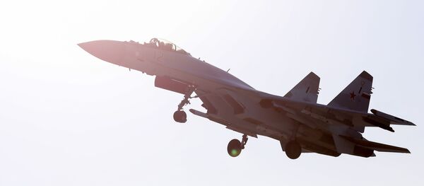 Выступление пилотажной группы Соколы России  во Владивостоке Выступление пилотажной группы Соколы России  во Владивостоке - Sputnik Абхазия