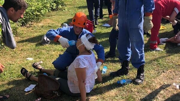 Оказание первой помощи пострадавшим в ДТП в Адлере, 9 июня 2019 - Sputnik Абхазия