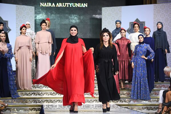 Демонстрация одежды из новой коллекции дизайнера Наиры Арутянян в рамках Дней арабской моды в Москве - Sputnik Абхазия