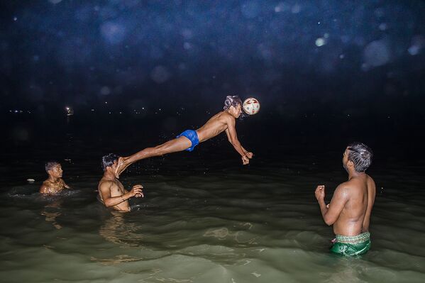 Аянава Сил, Индия - Решающий момент в матче по водному поло, Спорт, одиночные фотографии - Sputnik Абхазия