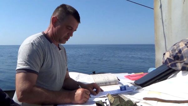 ФСБ России задержало в Крыму украинское рыболовецкое судно ЯМК-0041 - Sputnik Абхазия