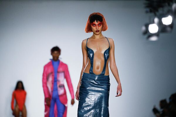 Показ Fashion East на Неделе моды в Лондоне. - Sputnik Абхазия