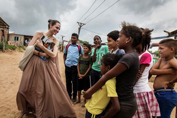 Визит спецпосланника ООН по делам беженцев Анджелины Джоли в лагерь для беженцев в Риоаче, Колумбия. - Sputnik Абхазия