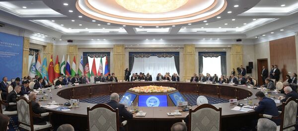 Президент РФ В. Путин принимает участие в заседании Совета глав государств – членов ШОС в Бишкеке Президент РФ В. Путин принимает участие в заседании Совета глав государств – членов ШОС в Бишкеке - Sputnik Абхазия