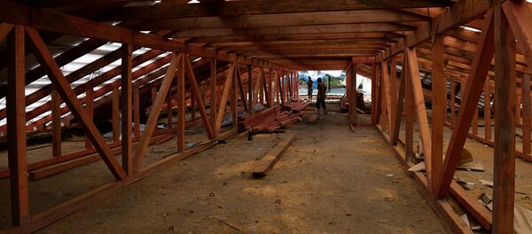 Восстановление кровли второй школы после пожара, 17 июня 2019 Восстановление кровли второй школы после пожара, 17 июня 2019 - Sputnik Абхазия