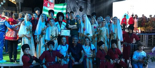 Ансамбль народного танца Адац в детском оздоровительном лагере Артек - Sputnik Абхазия