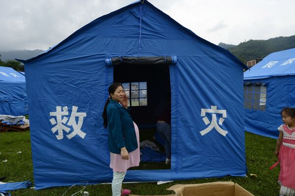Беременная женщина во временном палаточном лагере, организованном после землетрясения в китайской прровинции Сычуань - Sputnik Абхазия