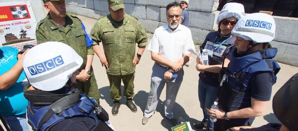 В Донбассе не состоялось запланированное разведение сил В Донбассе не состоялось запланированное разведение сил - Sputnik Абхазия