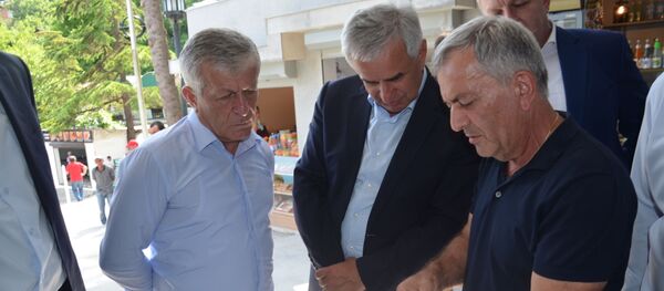 Президент Абхазии проверил стройки в Новом Афоне Президент Абхазии проверил стройки в Новом Афоне - Sputnik Абхазия