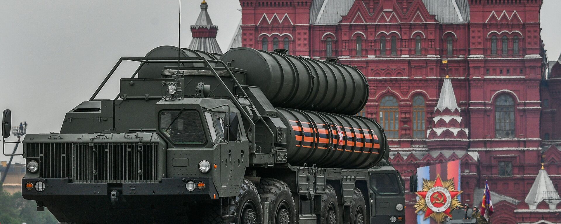 Военный парад, посвящённый 74-й годовщине Победы в Великой Отечественной войне - Sputnik Абхазия, 1920, 12.10.2025