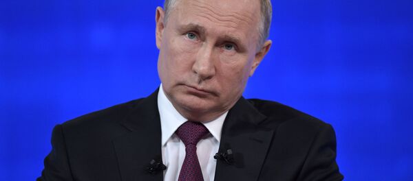 Прямая линия с президентом РФ Владимиром Путиным Прямая линия с президентом РФ Владимиром Путиным - Sputnik Абхазия