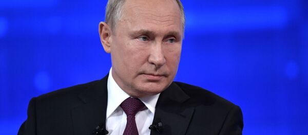 Прямая линия с президентом РФ Владимиром Путиным Прямая линия с президентом РФ Владимиром Путиным - Sputnik Абхазия