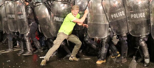 Акции протеста перед грузинским парламентом, 21 июня 2019 Акции протеста перед грузинским парламентом, 21 июня 2019 - Sputnik Абхазия